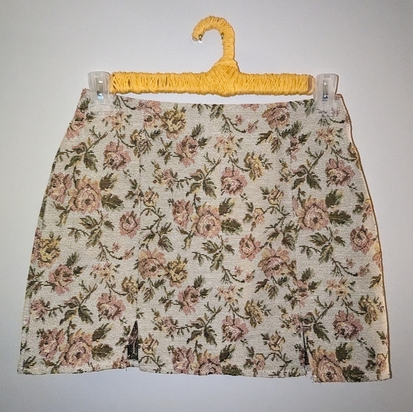 Beautiful vintage tapestry mini skirt - Picture 3 of 3